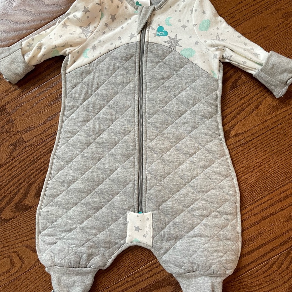 Love 2 Dream BRAND NEW Gray Quilted Baby Sleep Suit 6-12 mos 2.5 tog